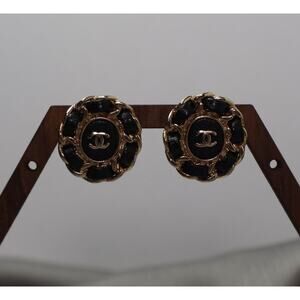 Vintage Chanel CC Chain Clip-on Gold Tone Black leather Earrings 10.73G / 0.8in